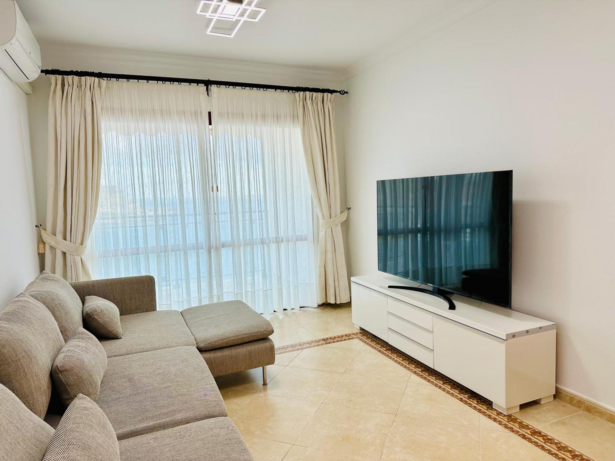Apartment With Ocean View *
